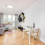 Pomorska Apartament przy Parku Reagana by Renters